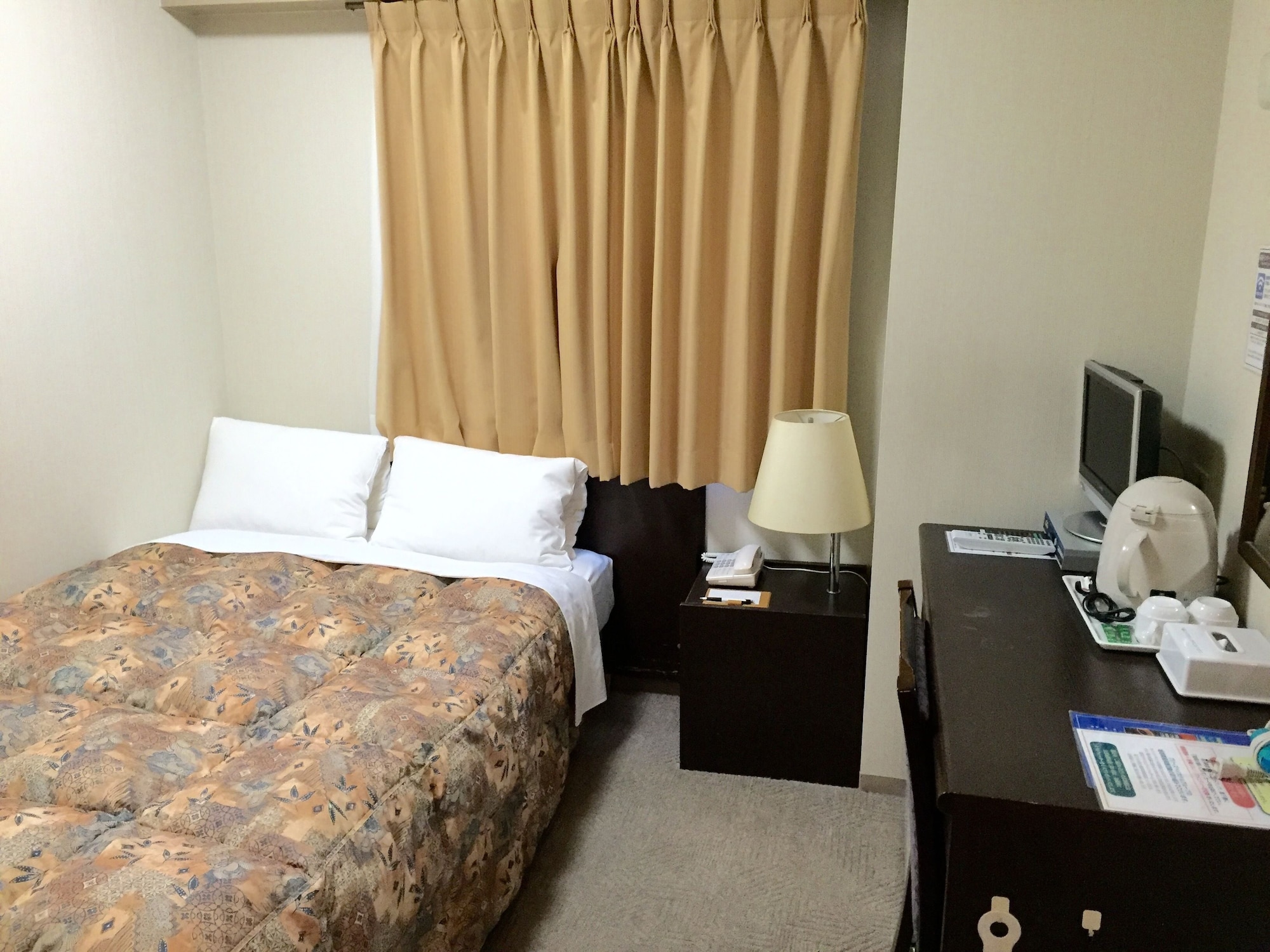SEMI ROOM, SEMI DOUBLE BED