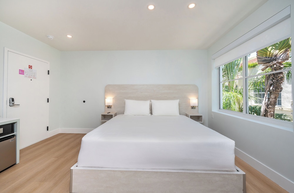 Odyssey Hotel Of South Beach 20/50