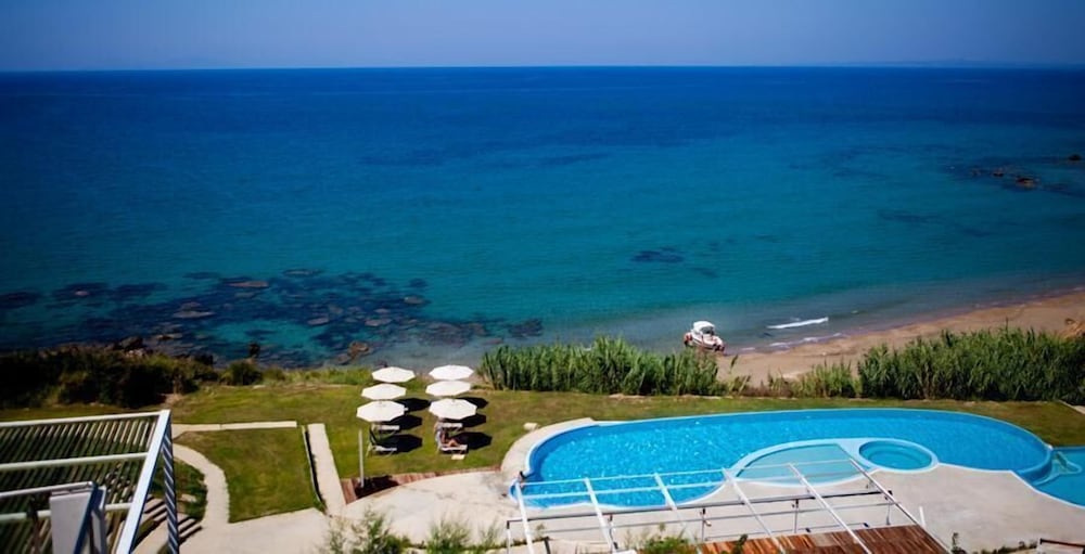 Mare Dei Suites in PYRGOS