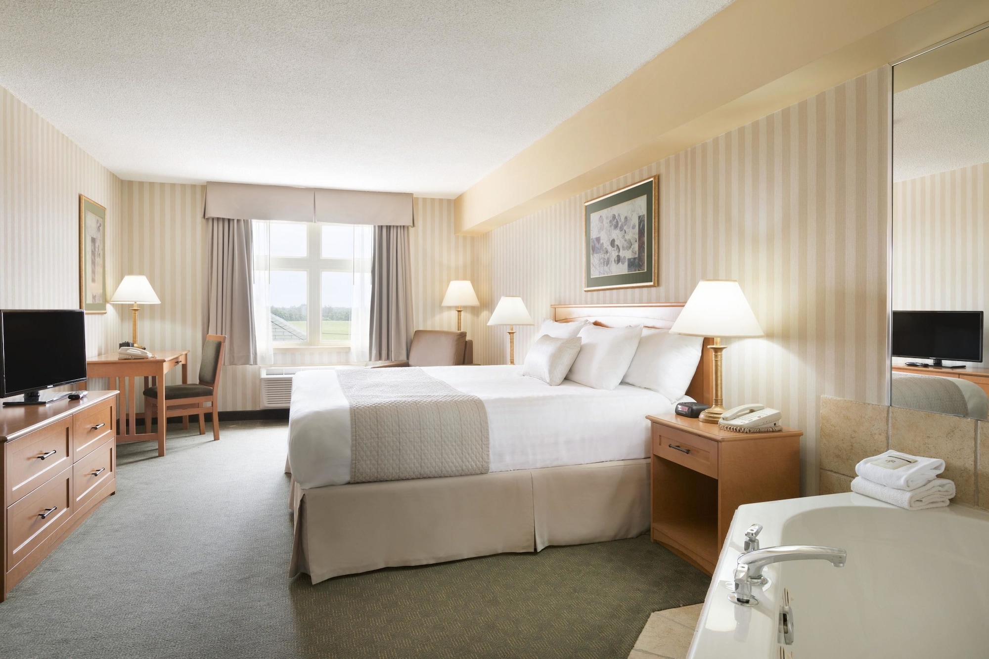 غرفة ديلوكس بسرير كينج، Days Inn By Wyndham Orillia 2/6