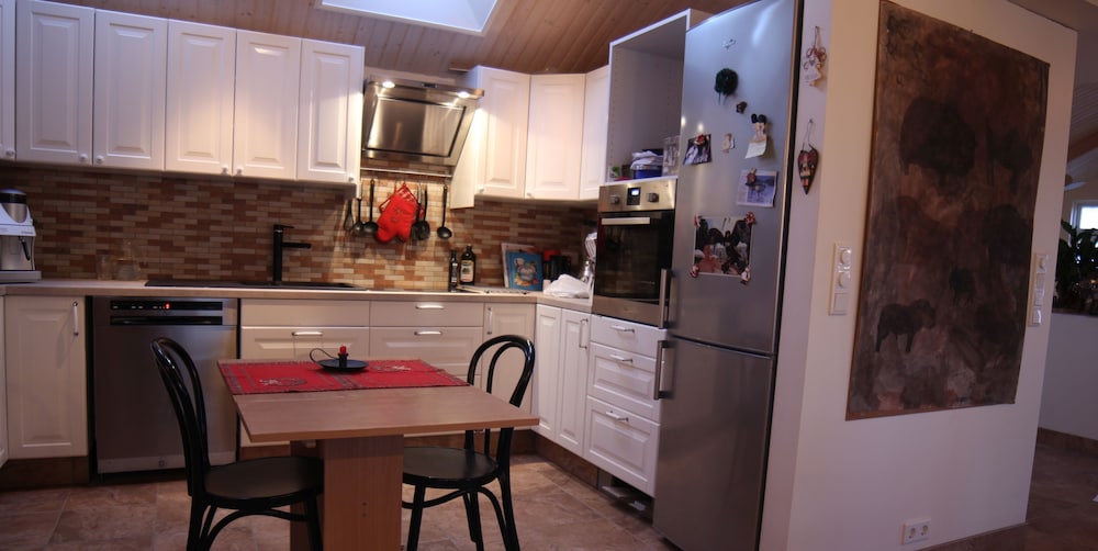 Three Sisters Studio Apartments 35/43