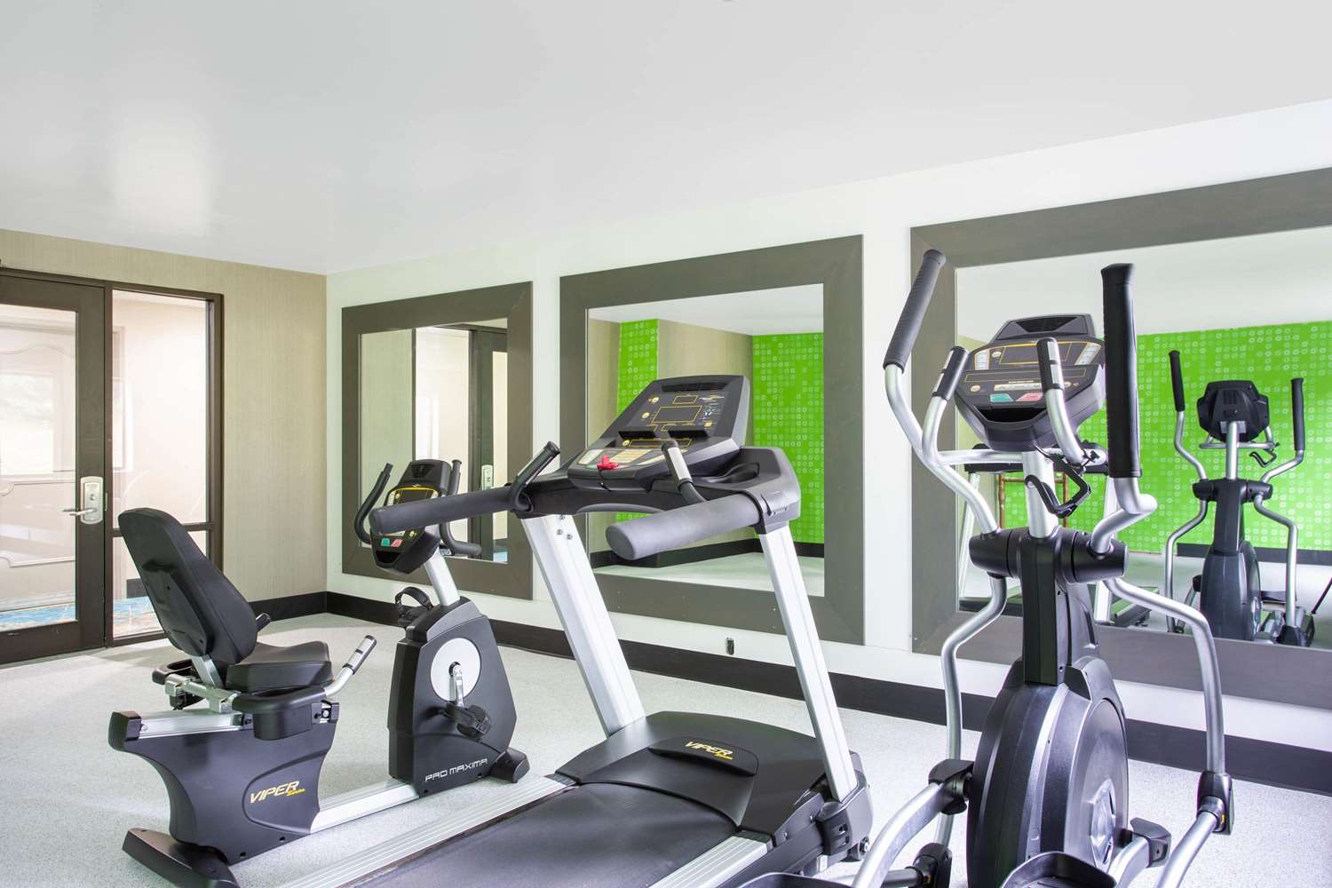 La Quinta Inn & Suites by Wyndham Roanoke Salem 35/58