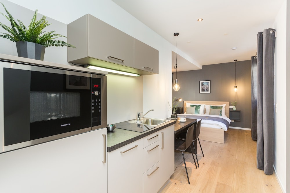 Room 4 Apartments 33/50