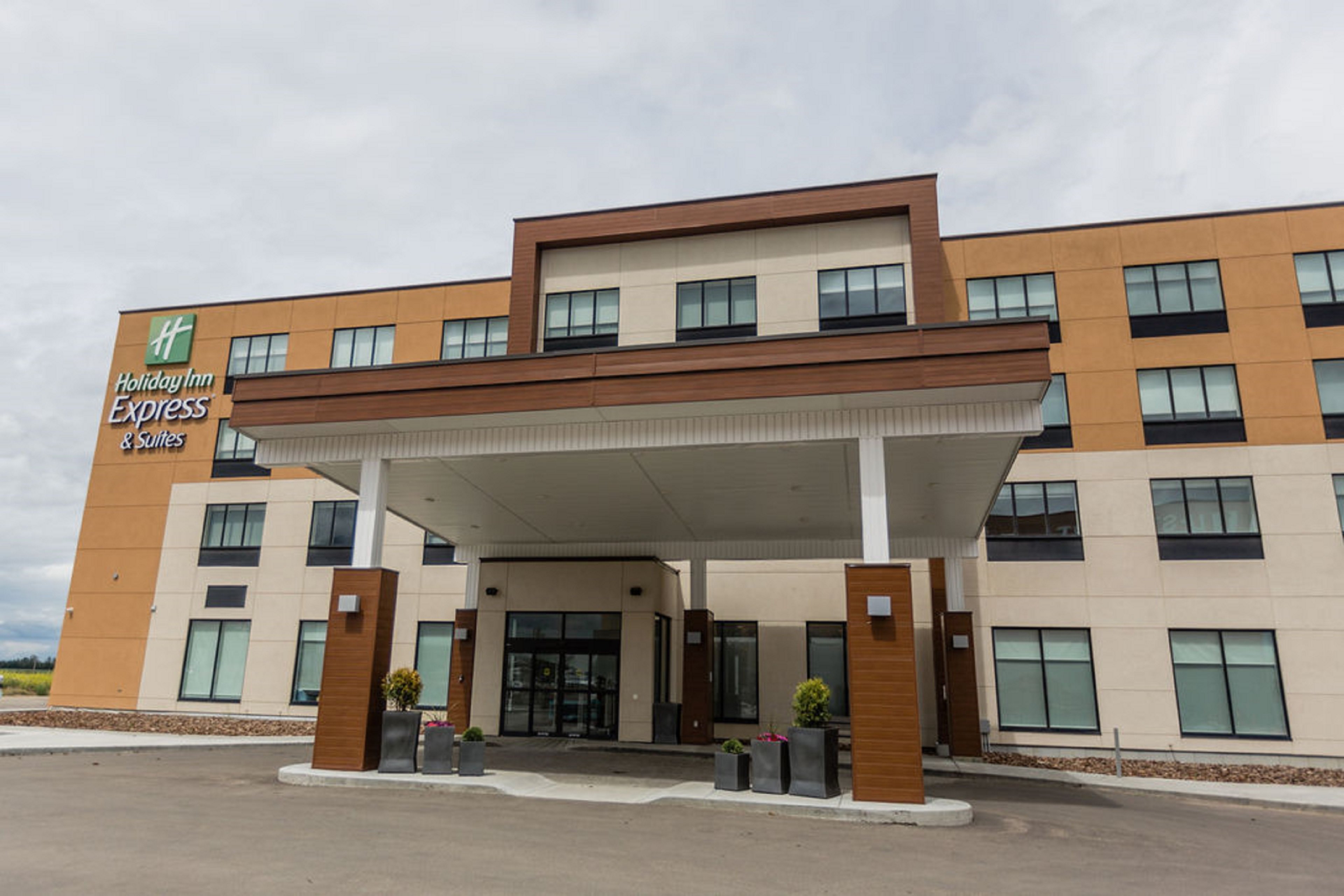 Holiday Inn Express Suites Edmonton N St Albert 4/72