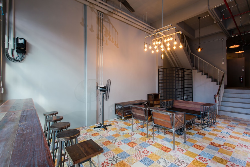 Bloo Hostel 57/61