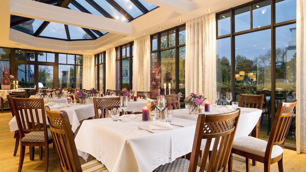 Bauer Hotel Restaurant 53/73