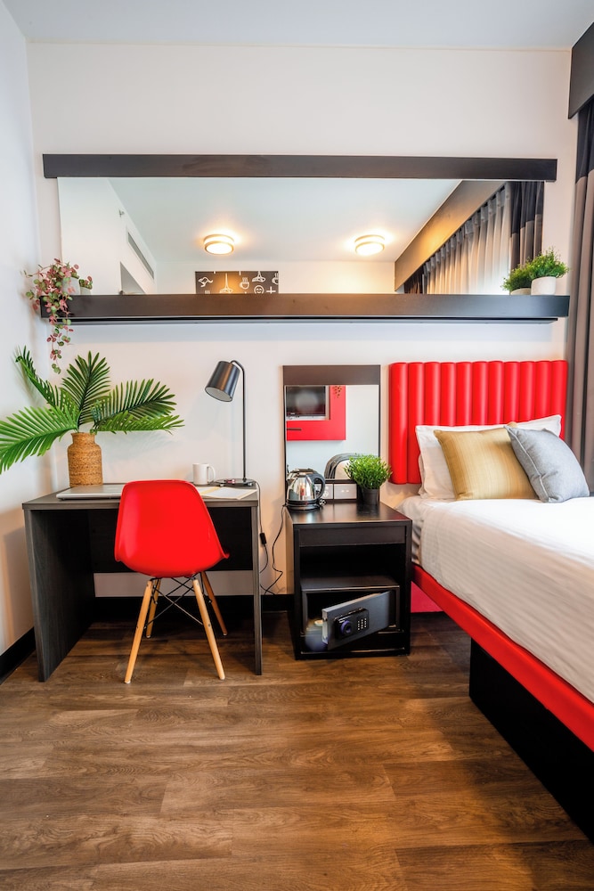 Essence Hotel Carlton 38/55