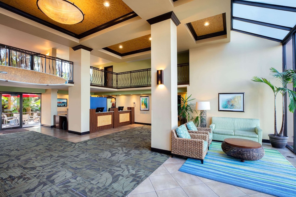 La Quinta Inn & Suites by Wyndham Cocoa Beach Oceanfront 11/54