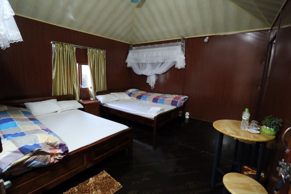بنغل رباعي بسريرين كوين، Green Hill Hostel & Homestay 2/4