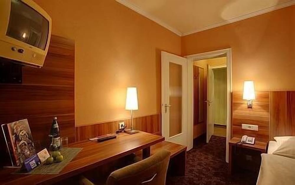 Hotel Rheinland 22/36