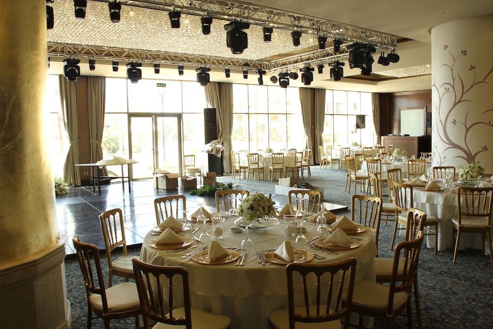 GOLDEN TULIP JIYEH MARINA RESORT 38/50