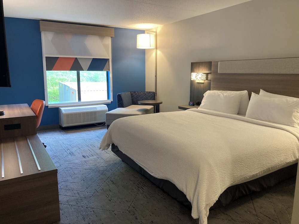 Holiday Inn Express Hotel & Suites Winchester 13/50