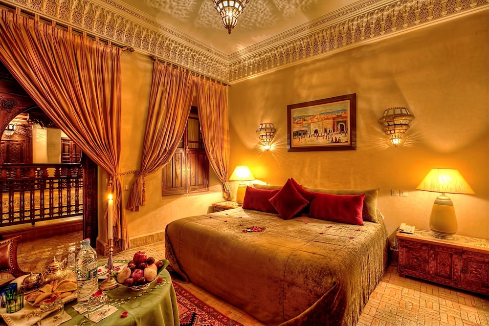 DELUXE, DOUBLE BED