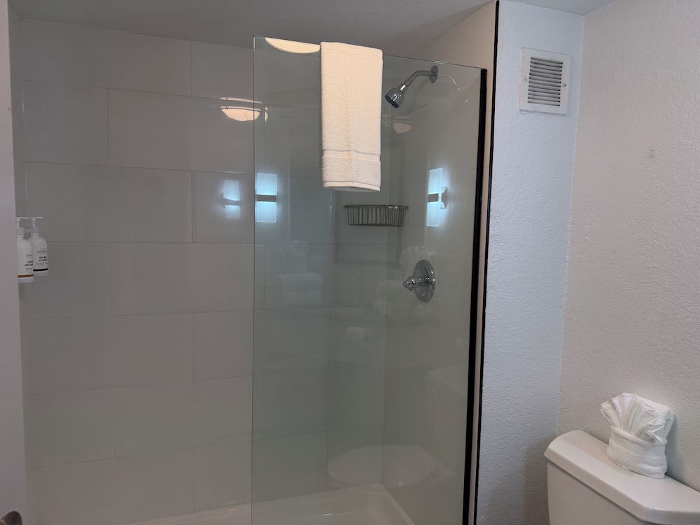 Wingate by Wyndham Jacksonville FL 55/57