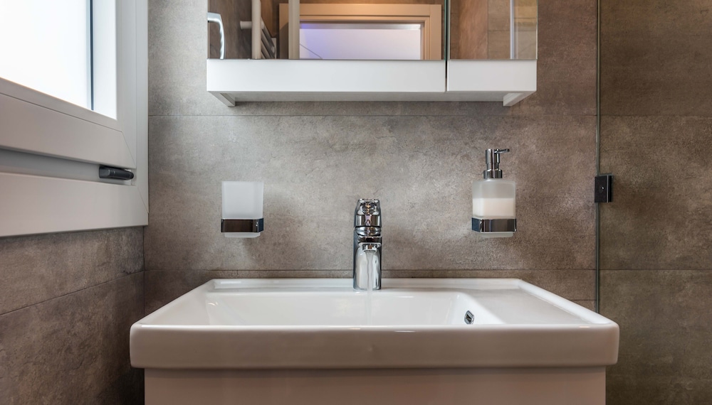 White Rock Milos Suites 52/55