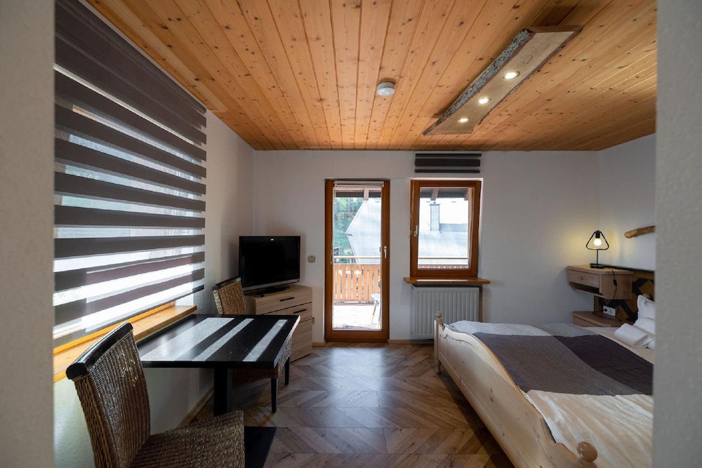 Krauter Chalet 12/48