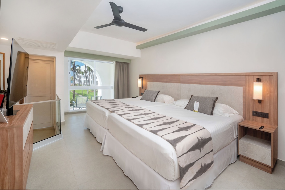 3 Bedrooms, Family, King Bed, 3 Queen Beds, Garden View