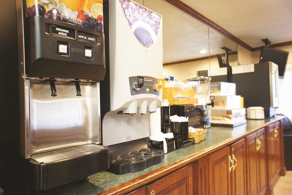 La Quinta Inn By Wyndham Indianapolis Airport Executive Drive 24/37