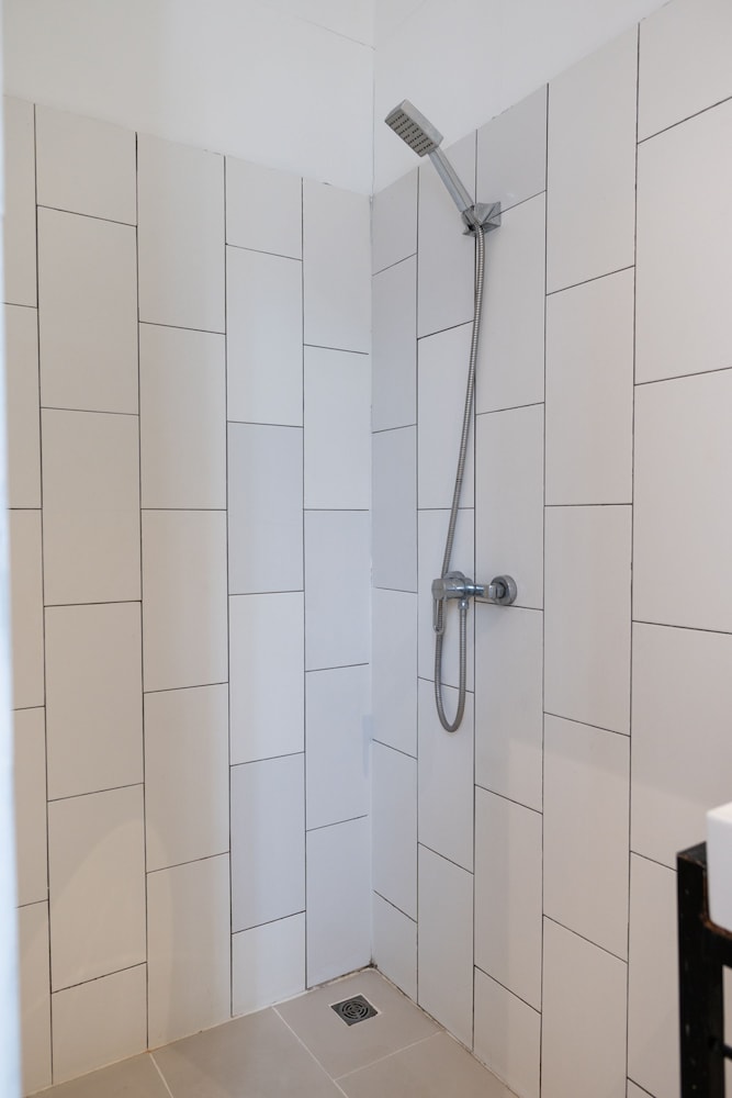 Oon Poshtel 49/50