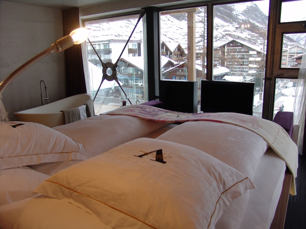 Backstage Hotel 14/48