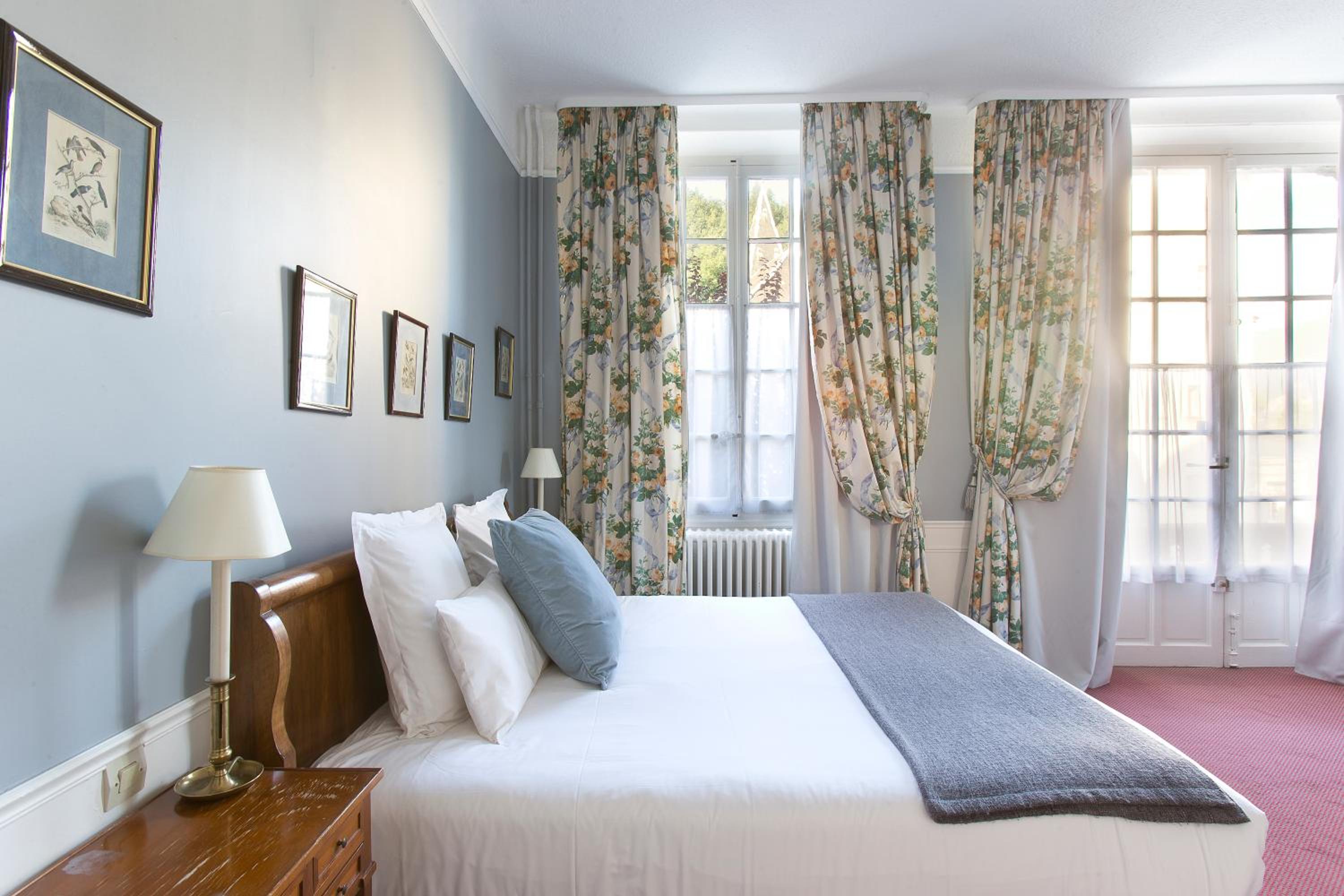 Charming, Double Bed