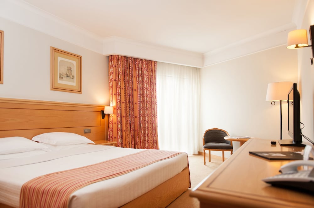 Hotel Real Palacio 13/76