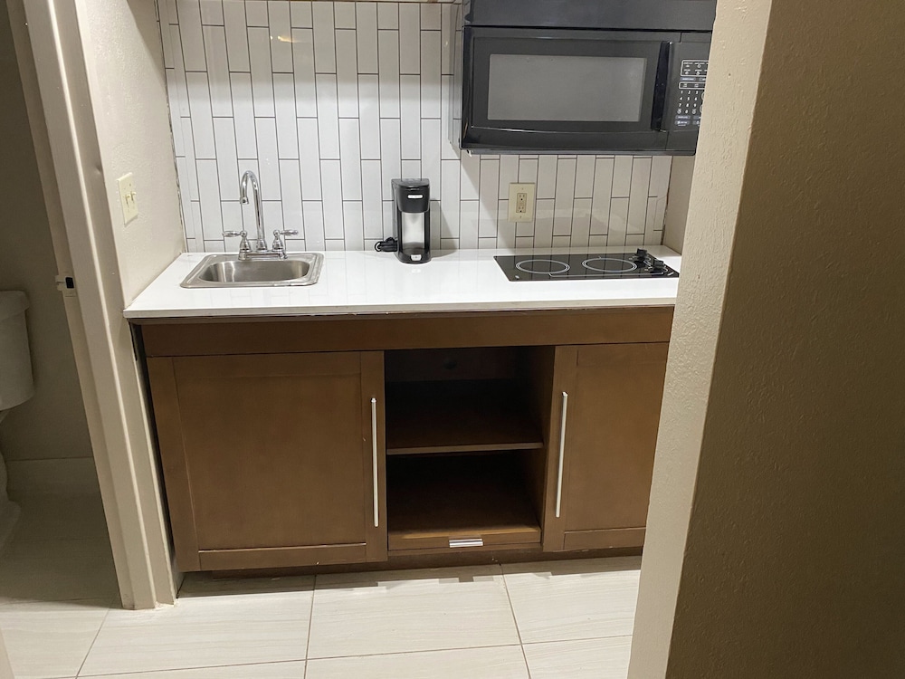 Baymont by Wyndham Odessa Highway 80 30/38