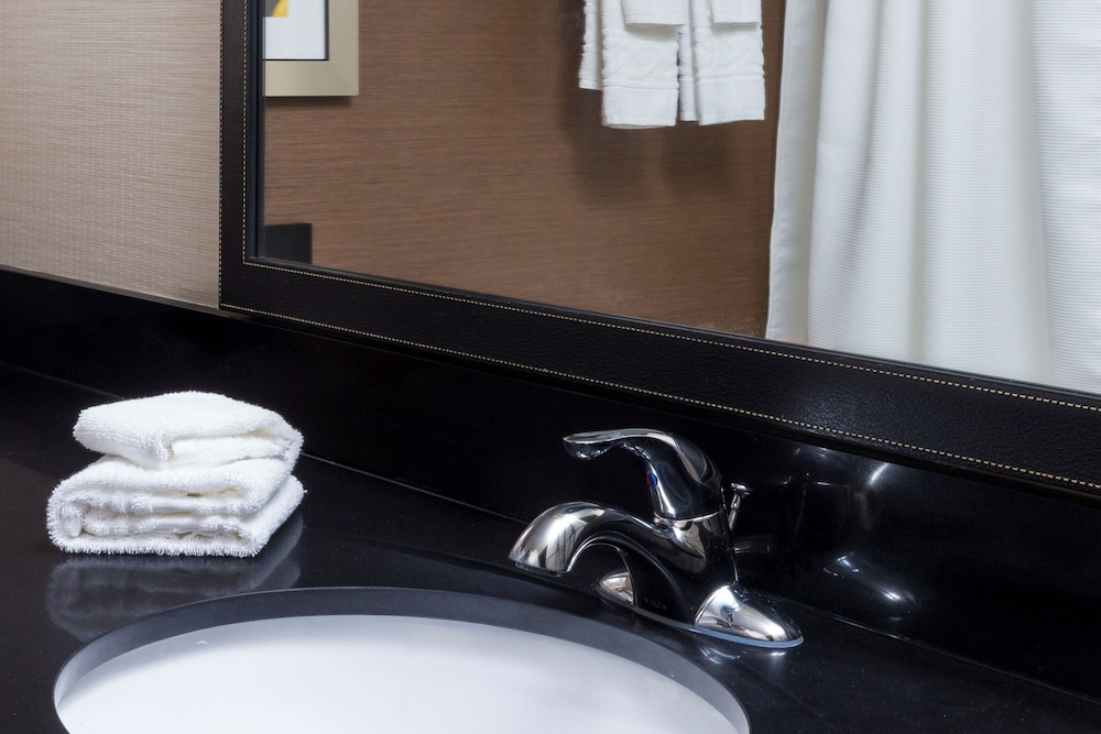 Fairfield Inn & Suites Galesburg 8/22