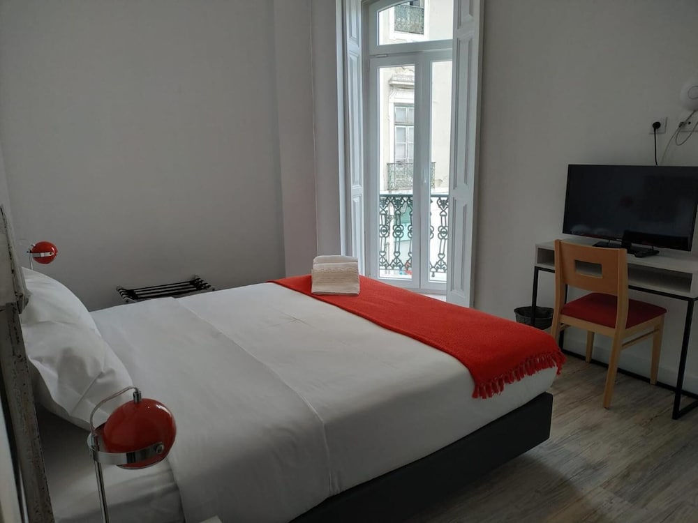 Be Lisbon Hostel Intendente 12/50