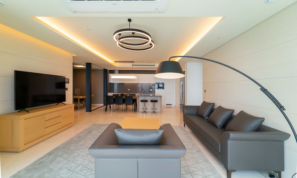 NEWCZ LCT RESIDENCE 16/48