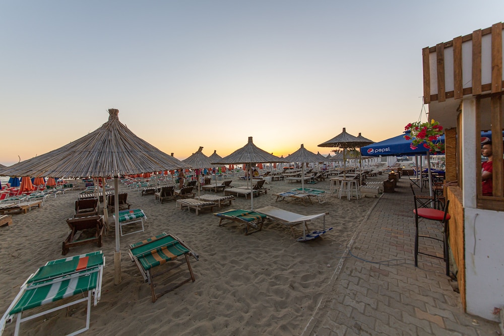 Esal Hotel 36/39