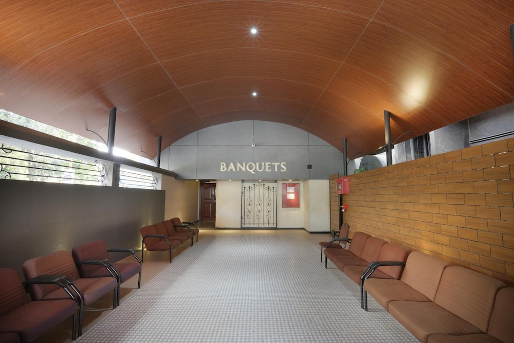 Abbott Hotel 19/35