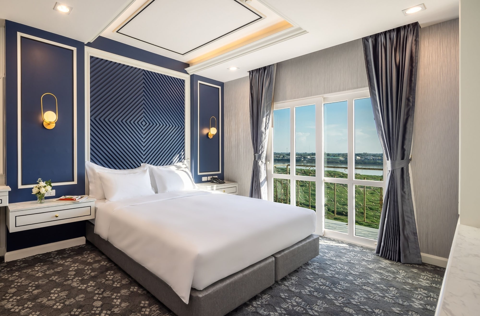 SUITE, RIVER VIEW