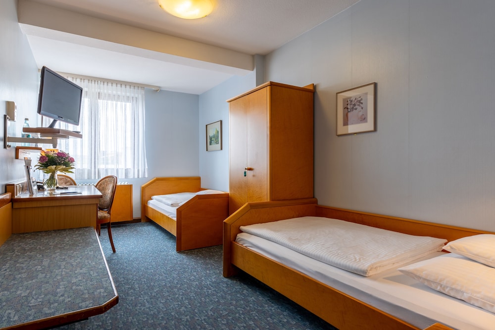 Room, Twin Beds