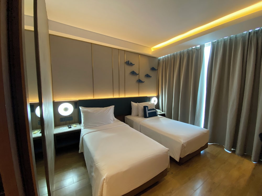 Cityscape, Twin Beds