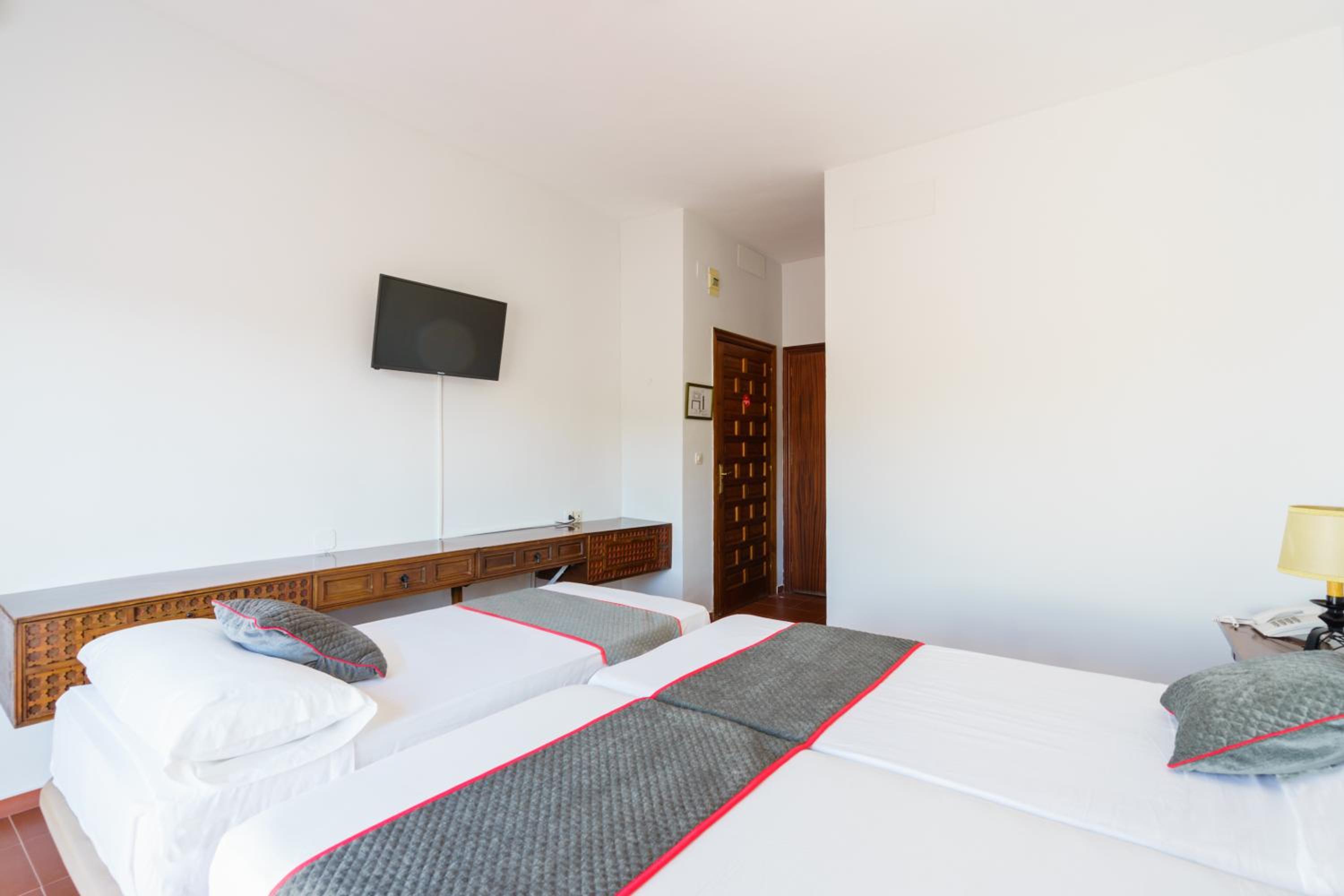 Room, Triple
