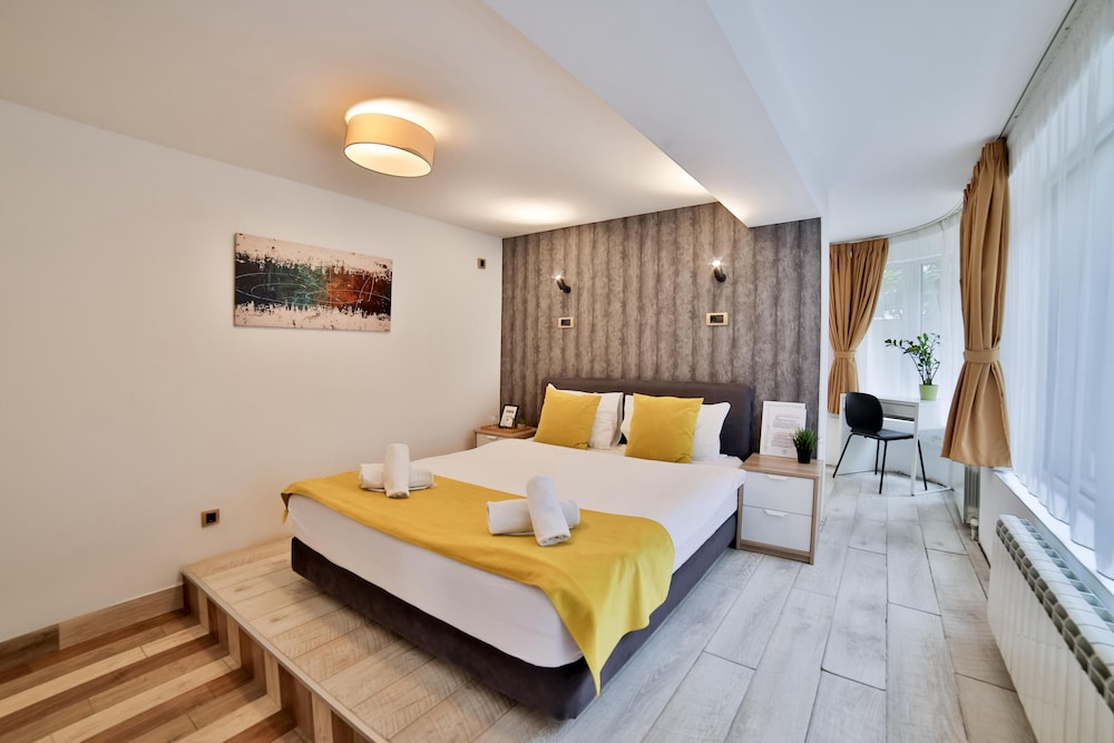 Garni House 46 10/68
