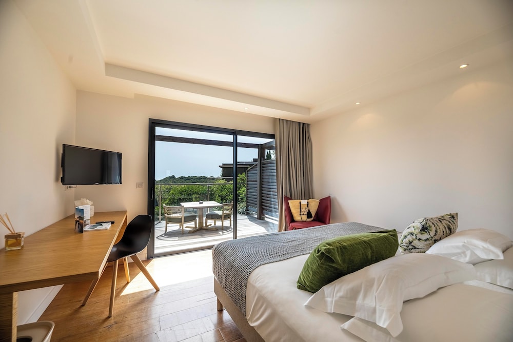 Hotel Version Maquis Santa Manza 5/50