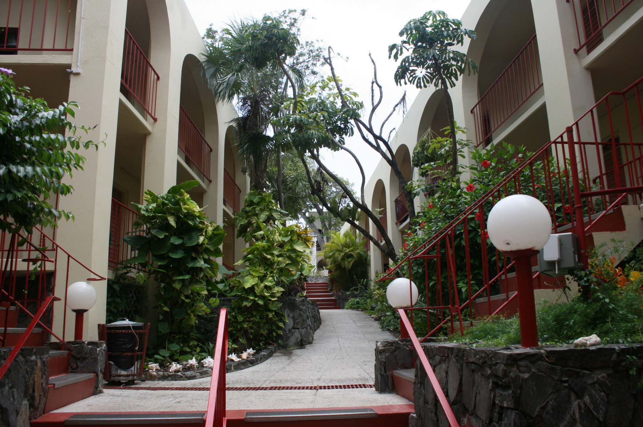 Hotel On The Cay 7/11