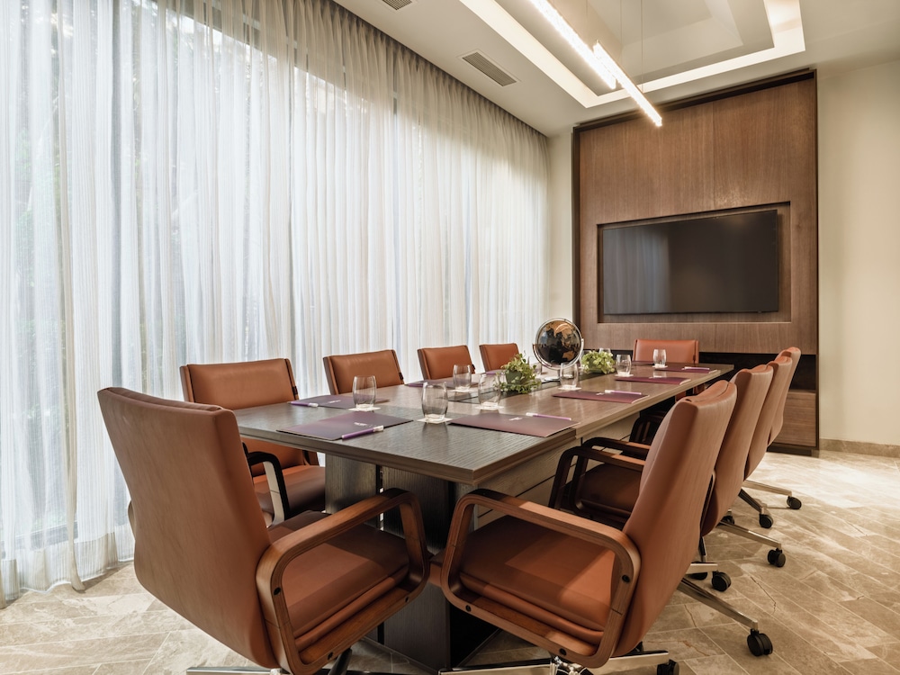W Residence Living 66/72