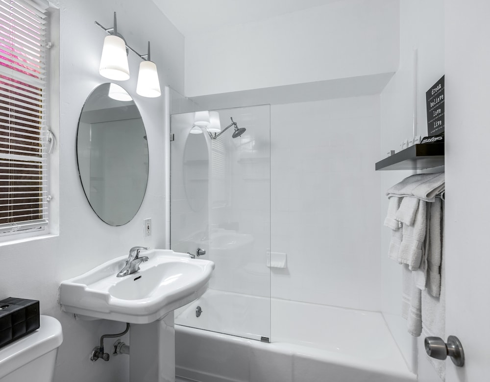 The Three Fifty Hotel - Adults Only 57/63