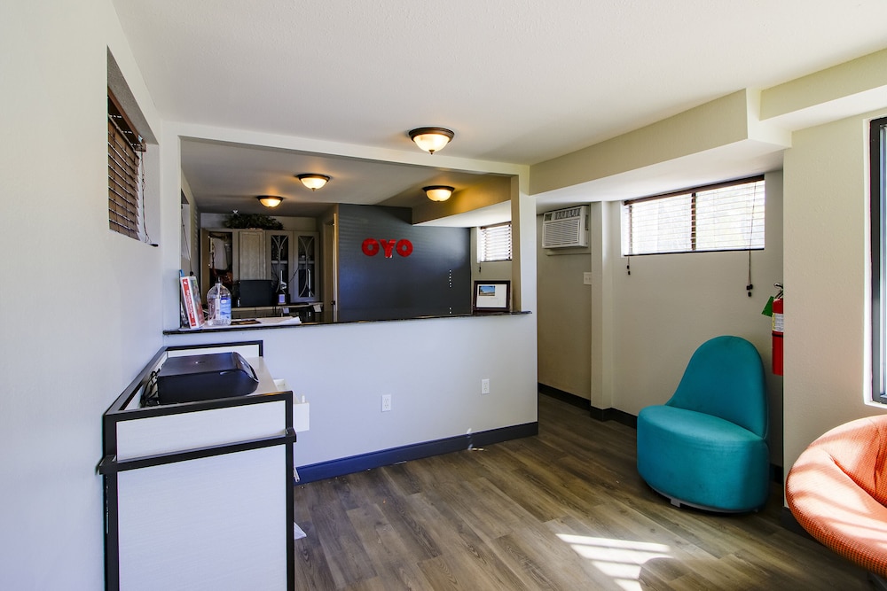 OYO Hotel Sulphur LA Hwy 90 West 8/37