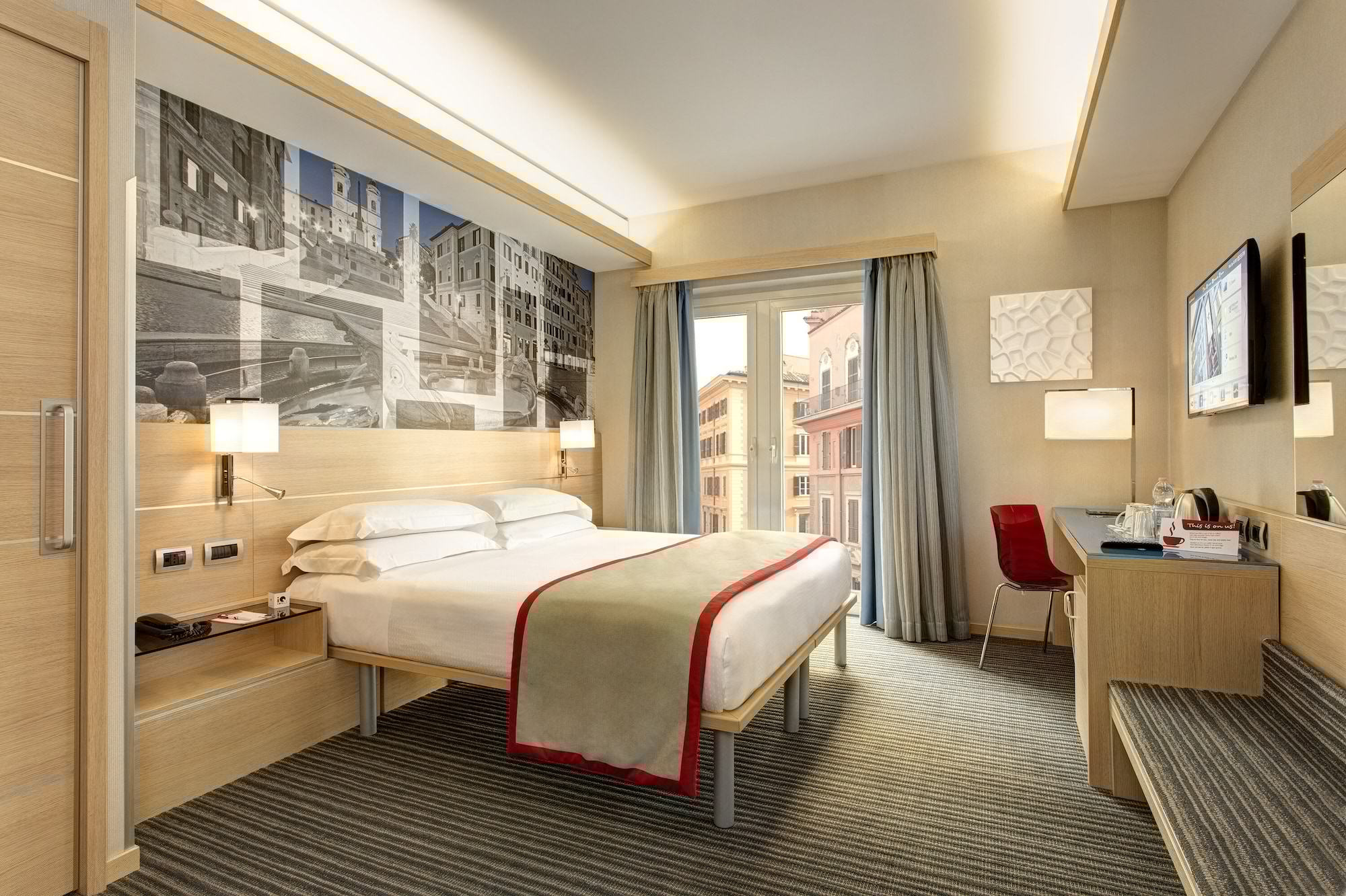 ROOM, DOUBLE BED