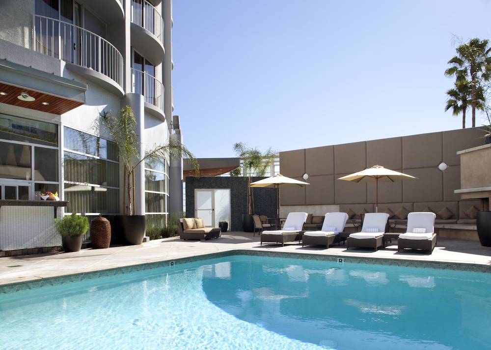 Angeleno Hotel 60/61