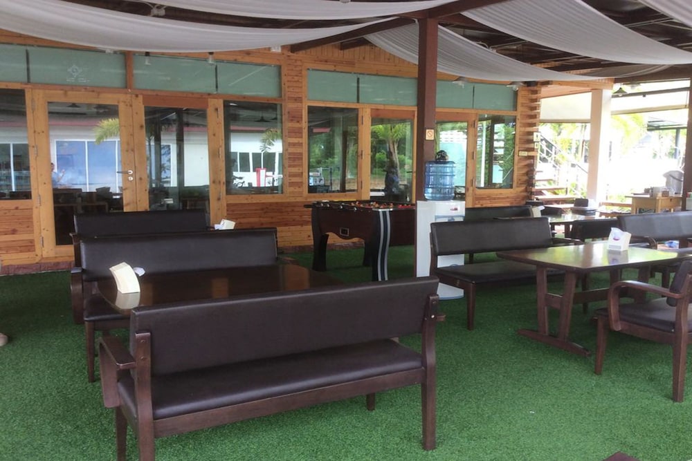 Check In & Chill Out Laem Sok Pier 17/28