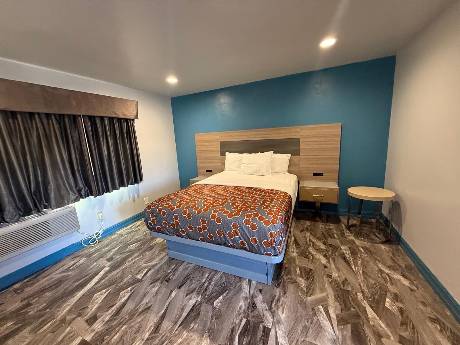 Room at Travel Inn Motel, ANAHEIM - CA