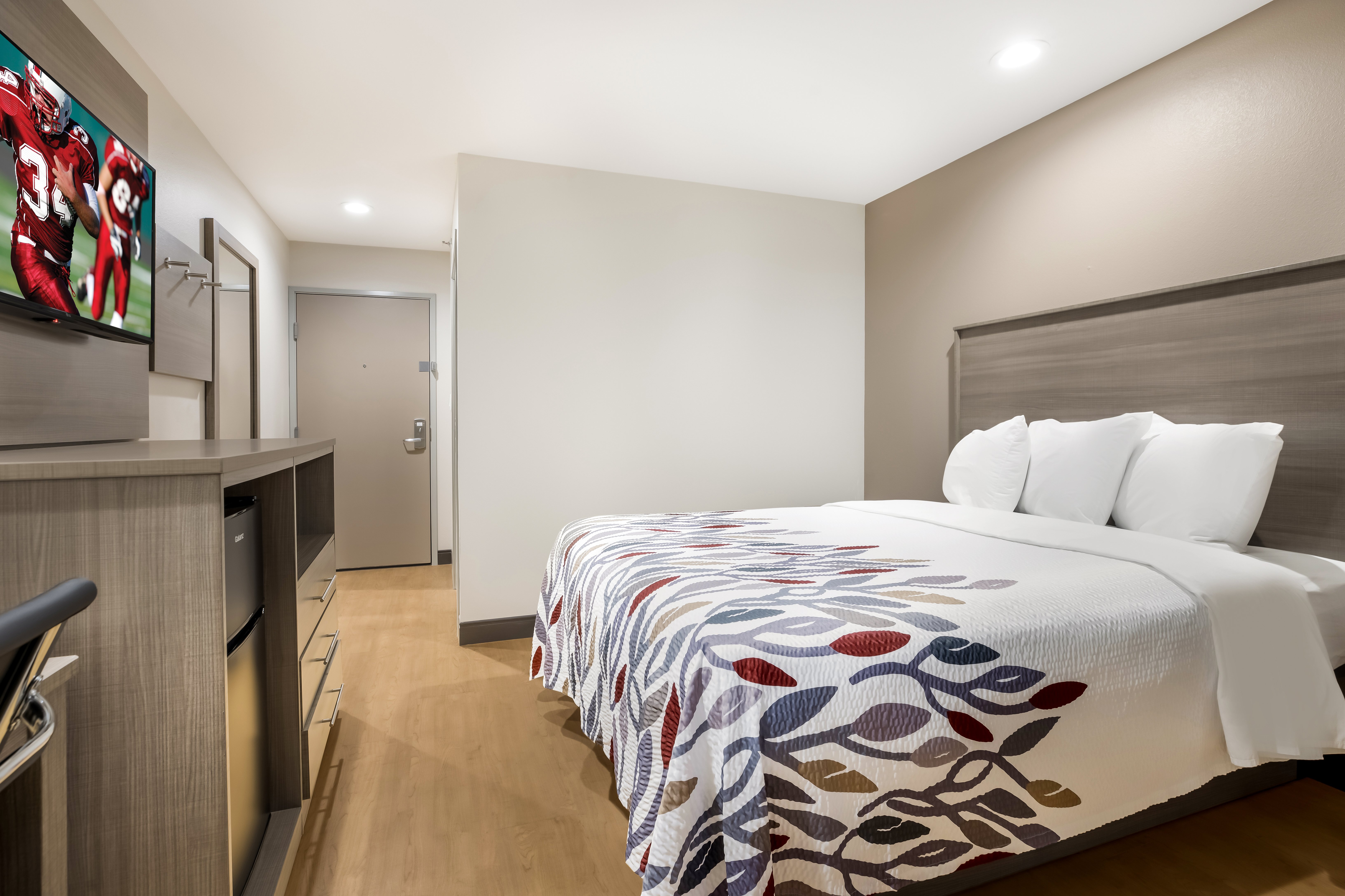 NON-SMOKING DELUXE 1 QUEEN BED, MICRO-FRIDGE