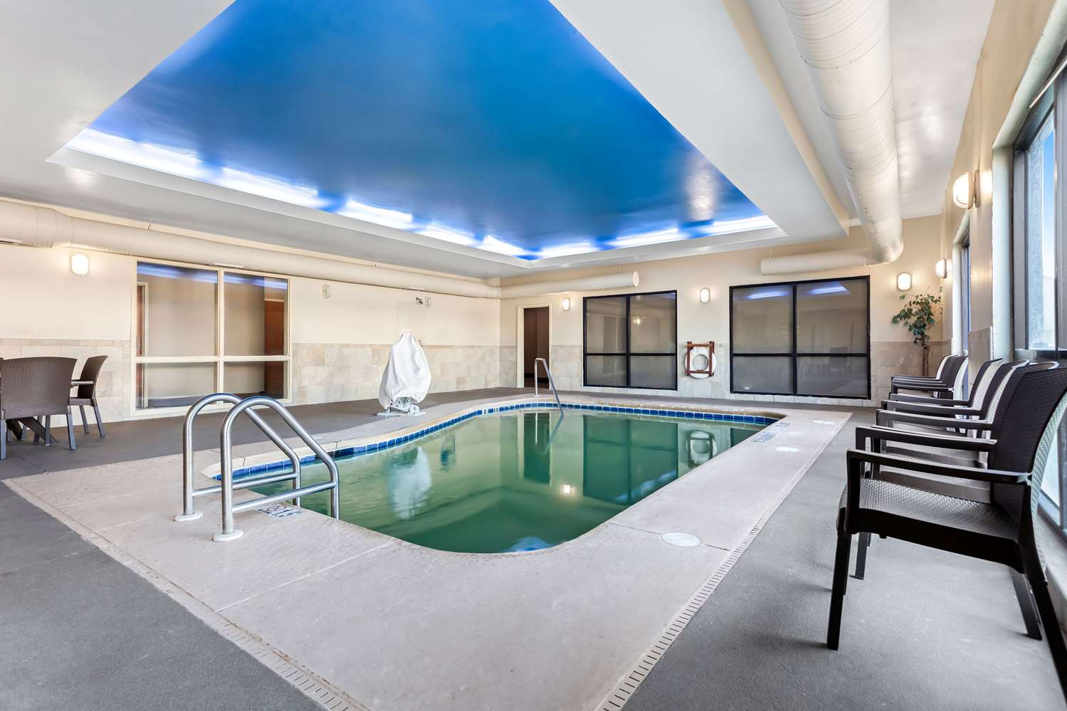 Comfort Suites Gulfport Central, MS 24/49