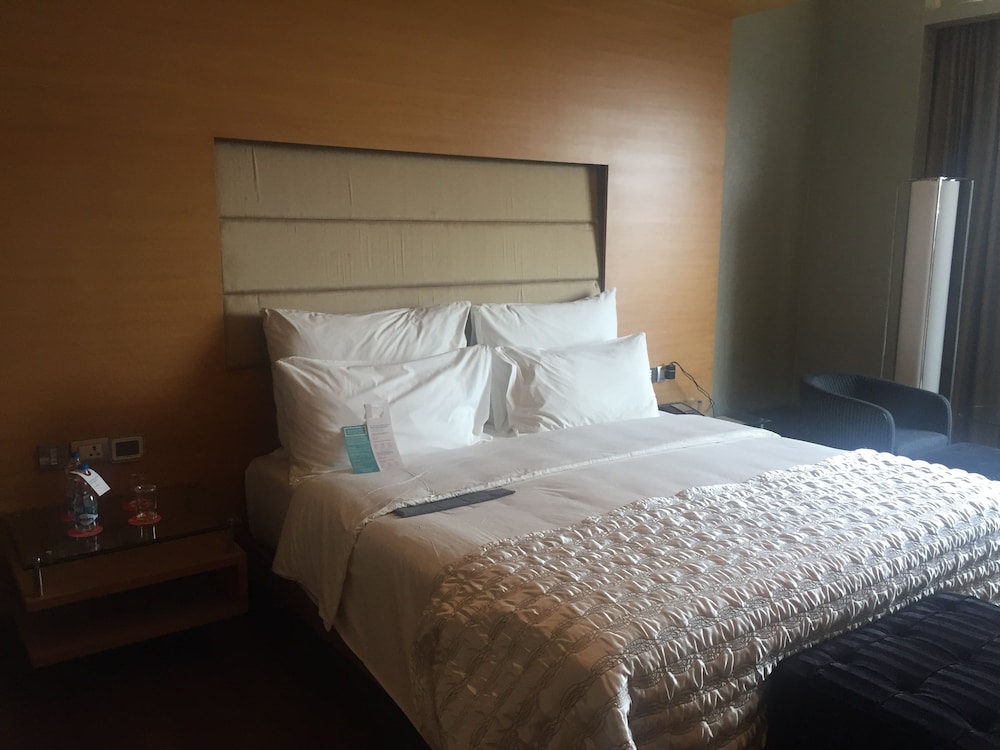 LE MERIDIEN COIMBATORE 8/40