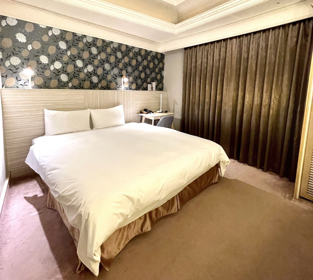 Classic, Queen Bed, F Hotel Taichung Lichia Royal Garden 3/7